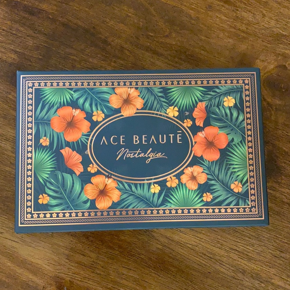 🌻NWOT Ace Beaute Nostalgia eye shadow palette